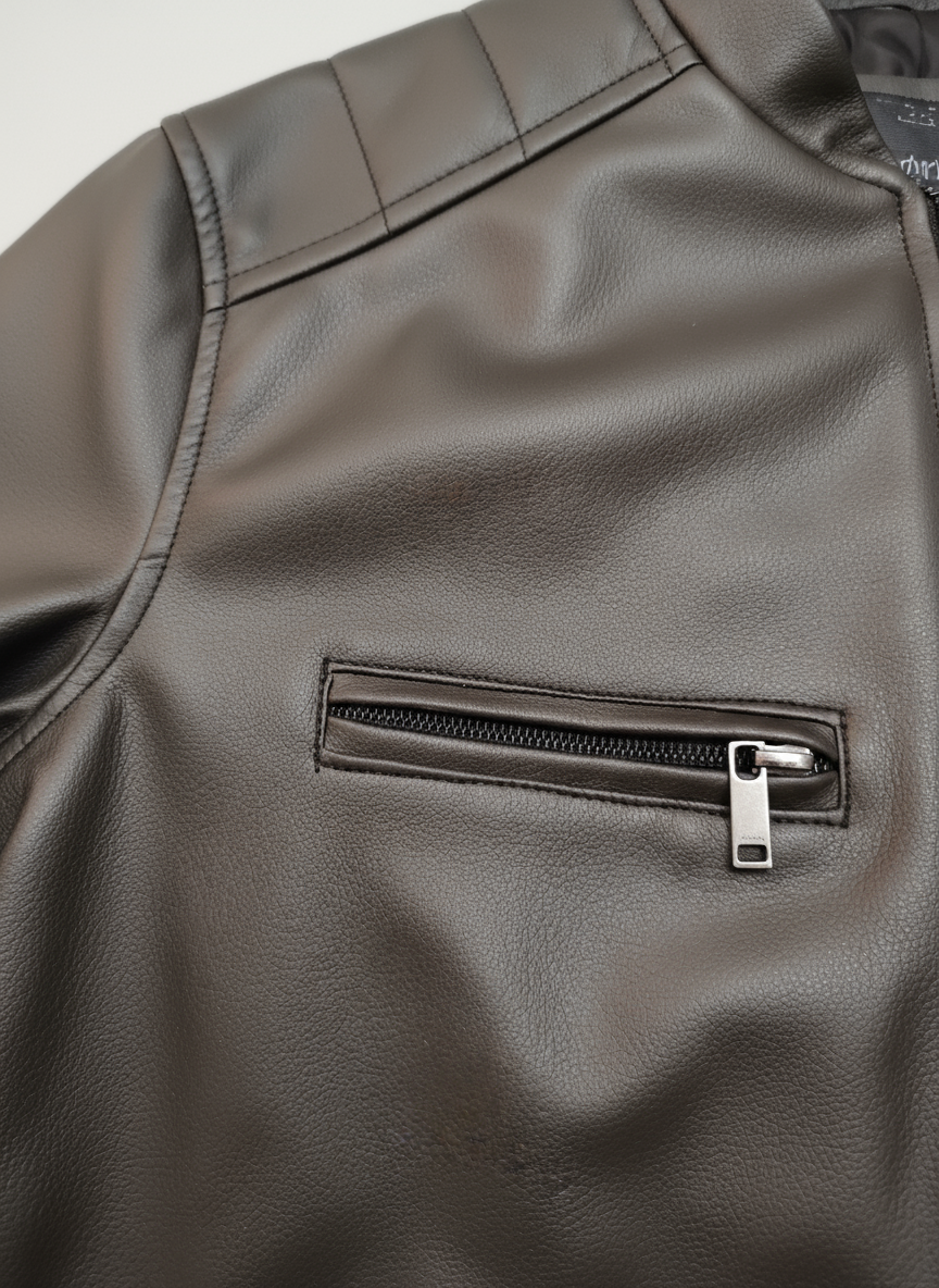 Chest pocket zipper in medium brown